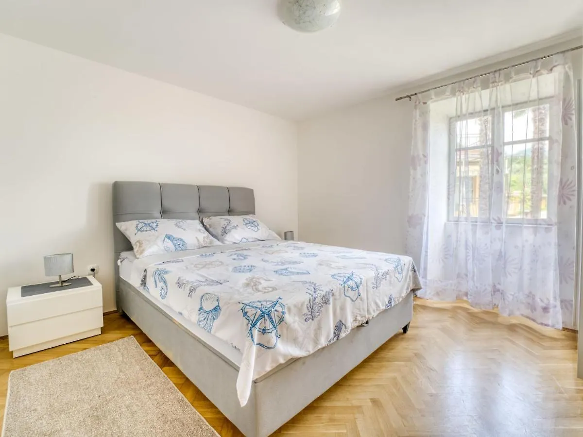 Apartment Edo-2 By Interhome Laurana